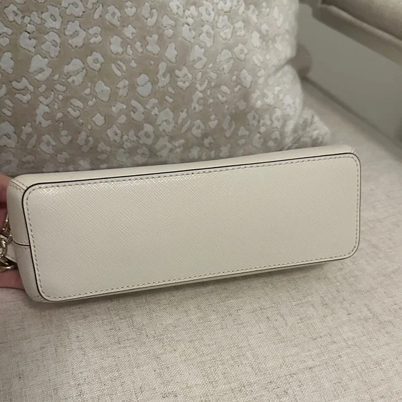 Kate Spade Ivory Crossbody Bag with Gold Chain - Picture 6 of 6